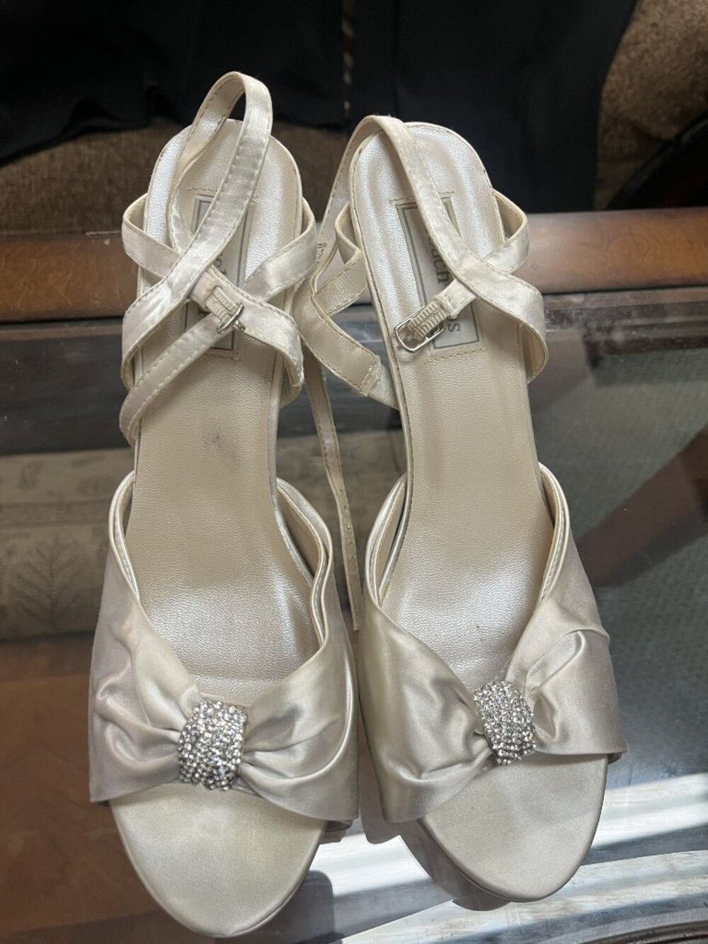 Touch Ups White Satin Bridal Pumps Cluster Brooch High Heel Size 11 ( see desc)